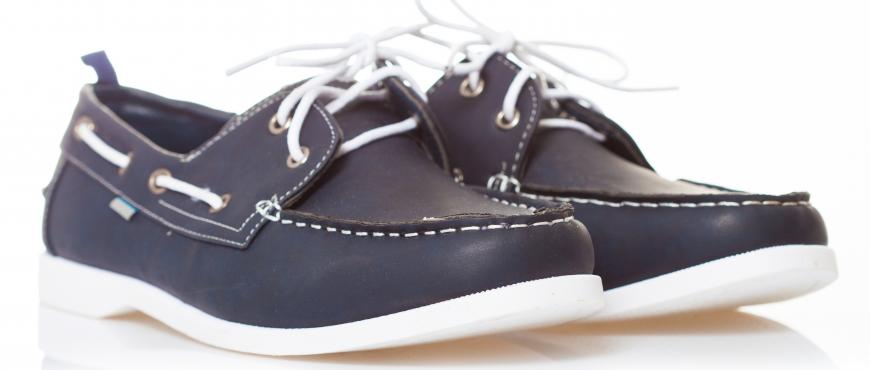 main of he Popularity of the Boat Shoe Tends to Rise and Fall Repeatedly